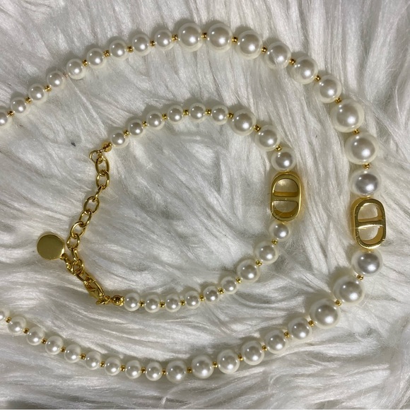 Dior Gold and Cream Pearl Necklace - Picture 4 of 8
